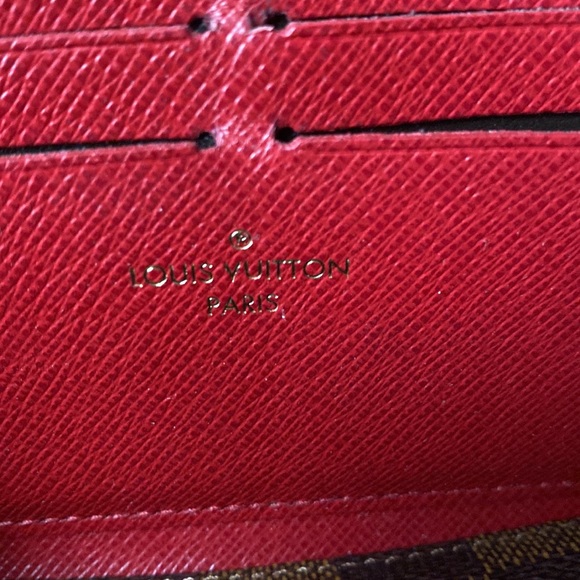 Louis Vuitton zip around wallet - Picture 7 of 8